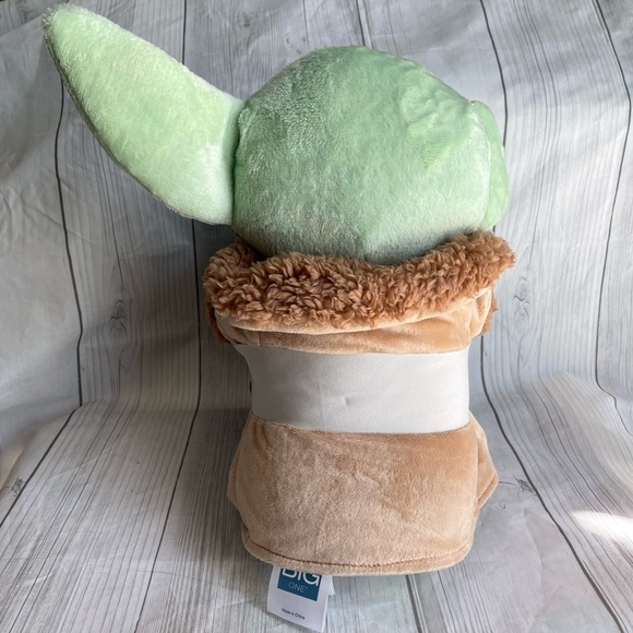 Star Wars The Mandalorian Baby Yoda Plush Toy and Throw - Picture 6 of 6